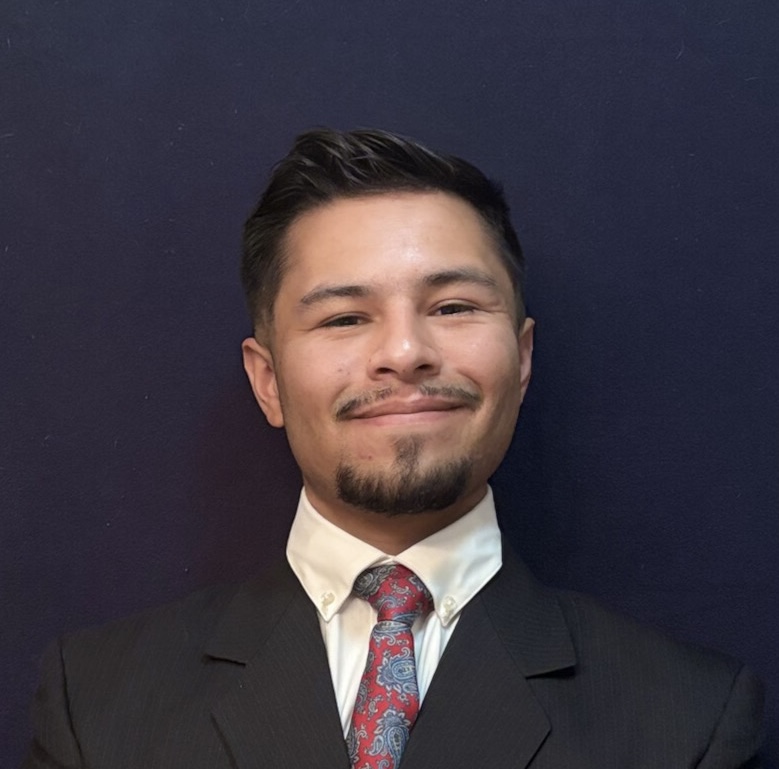 headshot of eduardo ramirez